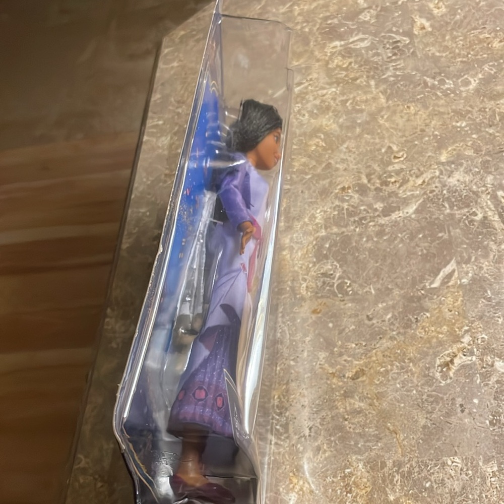Disney Wish Asha Singing Doll with star - Picture 3 of 5